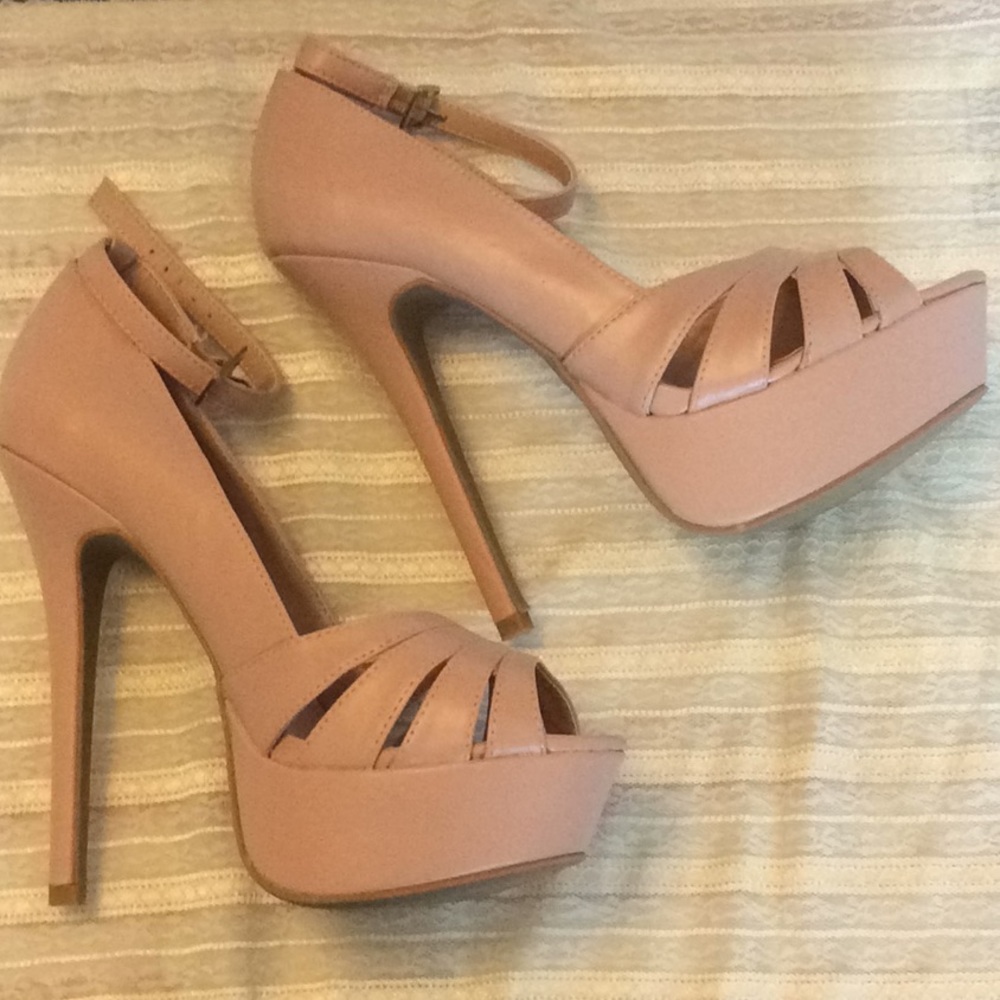 Wild Diva Lounge Heels. 6" Size 8 1/2. New